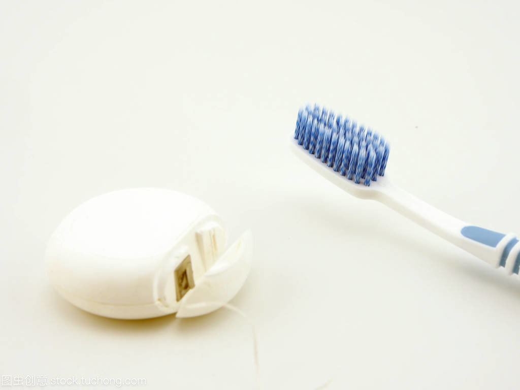 牙線與牙刷 日?？谇蛔o(hù)理的雙重守護(hù)